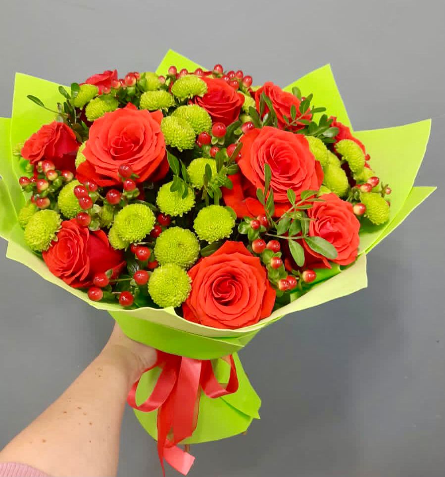 Букет цветов из: Хризантемы и Розы в Подгорной Краснодарского края