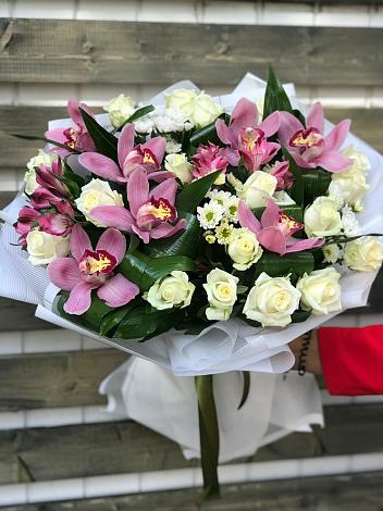 Букет цветов из: Розы и Хризантемы в Подгорной Краснодарского края