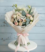 Букет цветов из:  Розы и Лизиантусы в Подгорной Краснодарского края