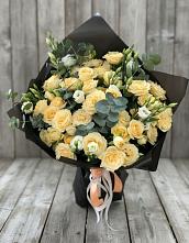 Букет цветов из:  Розы и Лизиантусы в Подгорной Краснодарского края