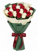 Букет Микс из красных и белых роз в Подгорной Краснодарского края