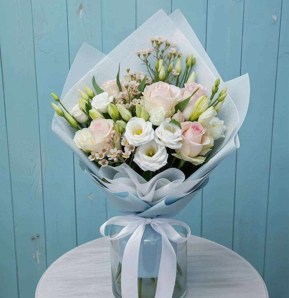 Букет цветов из: Розы и Лизиантусы в Подгорной Краснодарского края