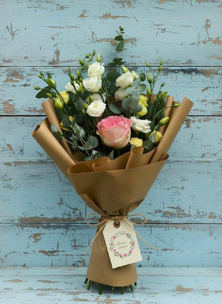 Букет цветов из: Розы и Лизиантусы в Подгорной Краснодарского края