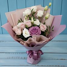 Букет цветов из:  Розы и Лизиантусы в Подгорной Краснодарского края