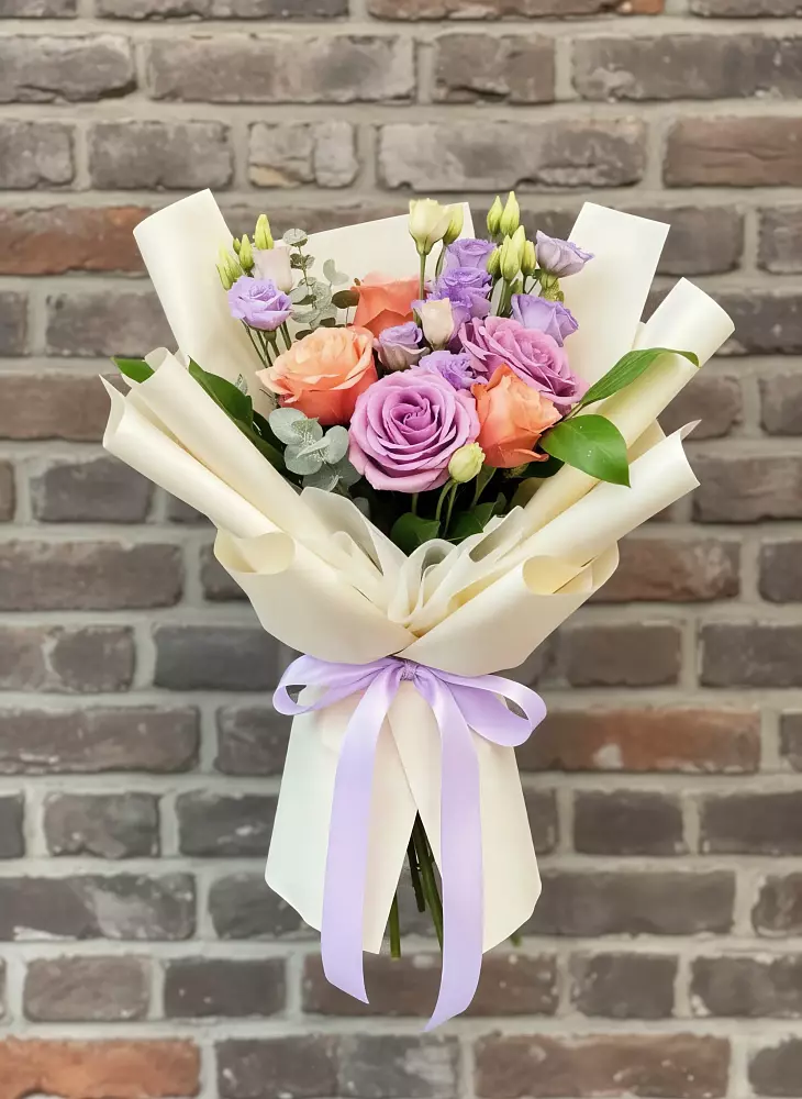 Букет цветов из: Лизиантусы и Розы в Подгорной Краснодарского края