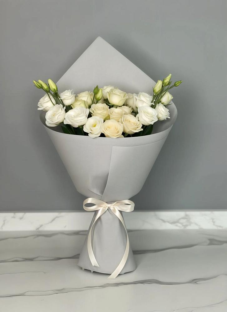 Букет цветов из: Розы и Лизиантусы в Подгорной Краснодарского края