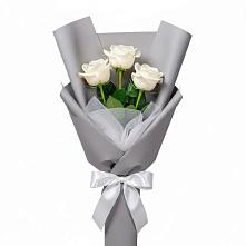 Букет 3 белые розы в Подгорной Краснодарского края