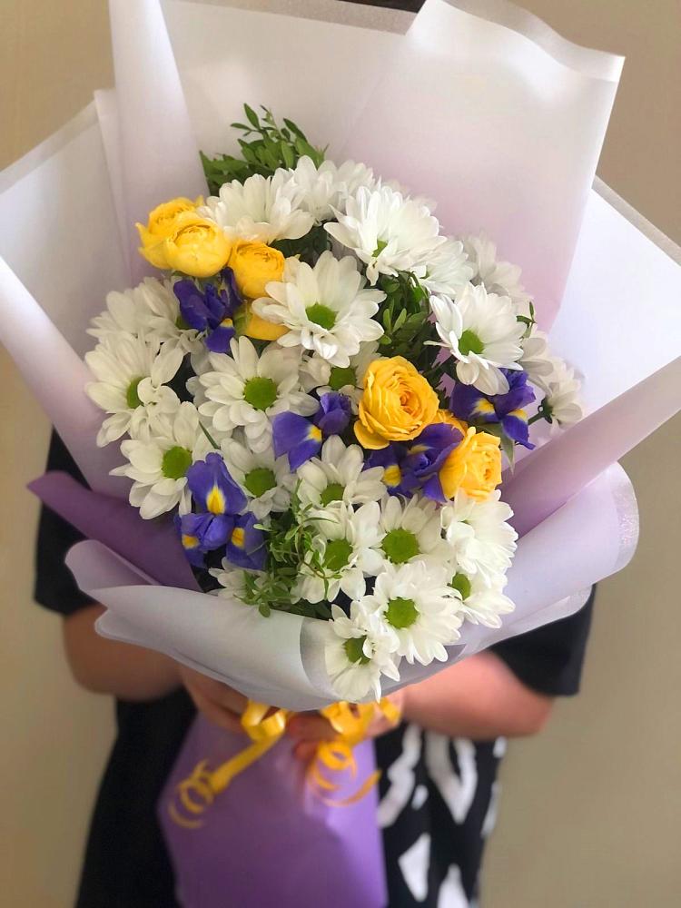 Букет цветов из: Ирисы, Хризантемы и Розы в Подгорной Краснодарского края