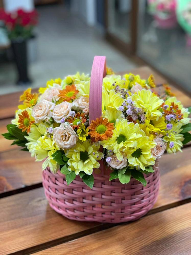 Цветочная композиция из Хризантемы и Розы в корзине в Подгорной Краснодарского края