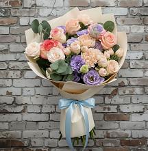 Букет цветов из:  Розы, Лизиантусы и Гвоздики в Подгорной Краснодарского края